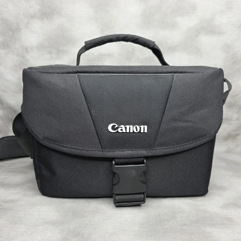 Canon camera shoulder
